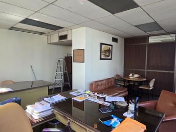 Vendo Oficina de 85m² Av. 9 de octubre Guayaquil Visibilidad y Ubicación Premium