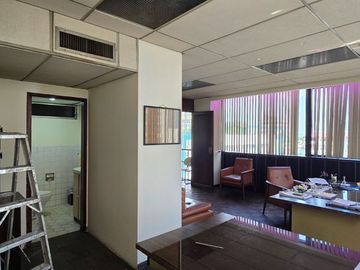 Vendo Oficina de 85m² Av. 9 de octubre Guayaquil Visibilidad y Ubicación Premium
