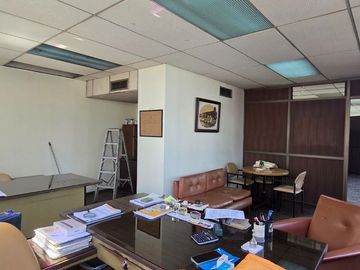 Vendo Oficina de 85m² Av. 9 de octubre Guayaquil Visibilidad y Ubicación Premium