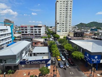 Vendo Oficina de 85m² Av. 9 de octubre Guayaquil Visibilidad y Ubicación Premium