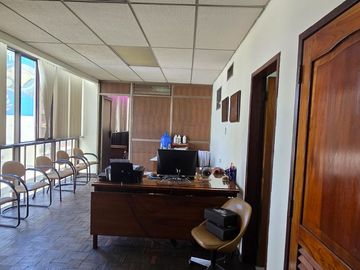Vendo Oficina de 85m² Av. 9 de octubre Guayaquil Visibilidad y Ubicación Premium