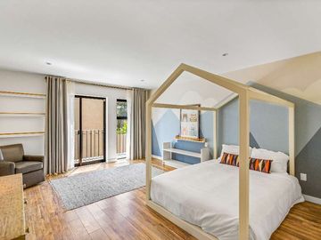 Casa Espana,  Estilo Auténtico y Vistas Pintorescas