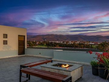 Casa Espana,  Estilo Auténtico y Vistas Pintorescas