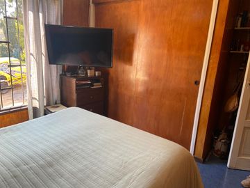 VENTA DE CASA ESQUINA CON LOCALES COMERCIALES EN ISLA NEGRA