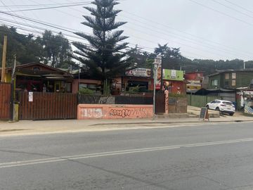 VENTA DE CASA ESQUINA CON LOCALES COMERCIALES EN ISLA NEGRA