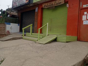 VENTA DE CASA ESQUINA CON LOCALES COMERCIALES EN ISLA NEGRA
