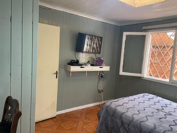 VENTA DE CASA ESQUINA CON LOCALES COMERCIALES EN ISLA NEGRA