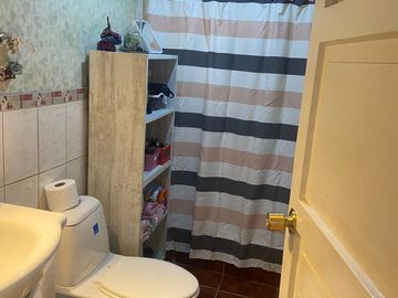 VENTA DE CASA ESQUINA CON LOCALES COMERCIALES EN ISLA NEGRA