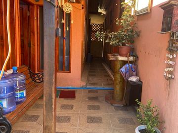 VENTA DE CASA ESQUINA CON LOCALES COMERCIALES EN ISLA NEGRA