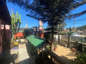 VENTA DE CASA ESQUINA CON LOCALES COMERCIALES EN ISLA NEGRA