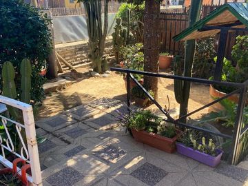 VENTA DE CASA ESQUINA CON LOCALES COMERCIALES EN ISLA NEGRA