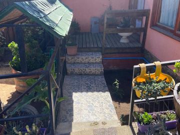 VENTA DE CASA ESQUINA CON LOCALES COMERCIALES EN ISLA NEGRA