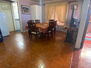 VENTA DE CASA ESQUINA CON LOCALES COMERCIALES EN ISLA NEGRA
