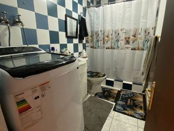 VENDEMOS CASA EN MAIPU. GRAN TERRENO