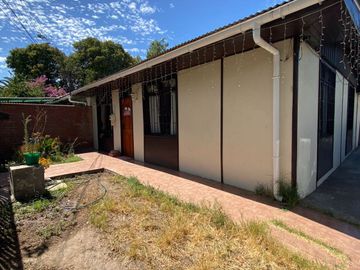 VENDEMOS CASA EN MAIPU. GRAN TERRENO