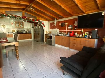 VENDEMOS CASA EN MAIPU. GRAN TERRENO