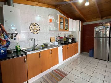 VENDEMOS CASA EN MAIPU. GRAN TERRENO