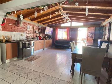 VENDEMOS CASA EN MAIPU. GRAN TERRENO