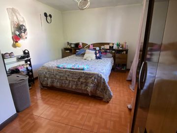 VENDEMOS CASA EN MAIPU. GRAN TERRENO