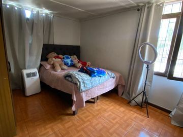 VENDEMOS CASA EN MAIPU. GRAN TERRENO