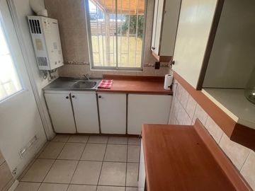 Casa en Microbarrio Cerrado en Villa Lomas de Maipú.