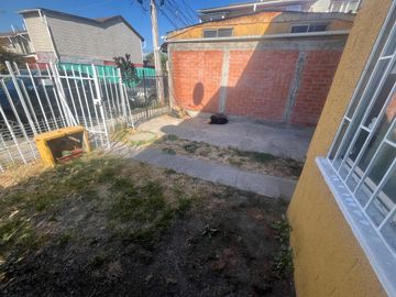 Casa en Microbarrio Cerrado en Villa Lomas de Maipú.