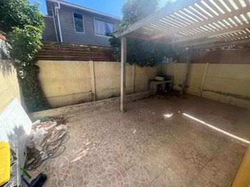 Casa en Microbarrio Cerrado en Villa Lomas de Maipú.