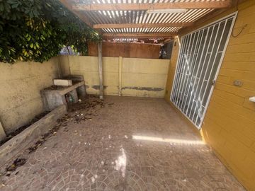 Casa en Microbarrio Cerrado en Villa Lomas de Maipú.