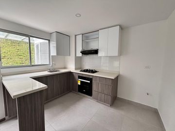 Se vende hermosa casa en conjunto cerrado La Florida