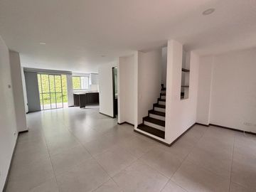 Se vende hermosa casa en conjunto cerrado La Florida