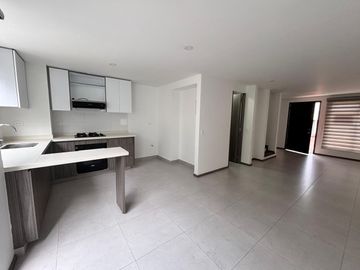 Se vende hermosa casa en conjunto cerrado La Florida