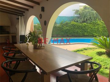 Venta De Amplia E Iluminada Casa En Exclusiva Zona De La Molina Con Piscina