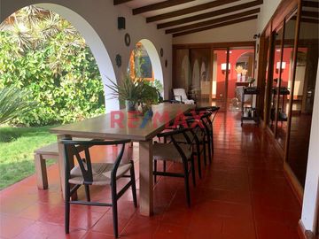 Venta De Amplia E Iluminada Casa En Exclusiva Zona De La Molina Con Piscina