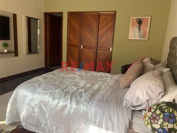 Venta De Amplia E Iluminada Casa En Exclusiva Zona De La Molina Con Piscina