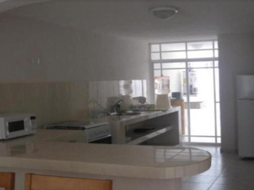 PRECIOSA CASA UBICACADA EN FRACC. BAHÍA AZUL CANCÚN, VIVE A UNOS MINUTOS DE LA PLAYA -NO CRÉDITOS-