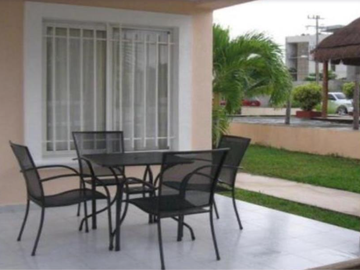 PRECIOSA CASA UBICACADA EN FRACC. BAHÍA AZUL CANCÚN, VIVE A UNOS MINUTOS DE LA PLAYA -NO CRÉDITOS-