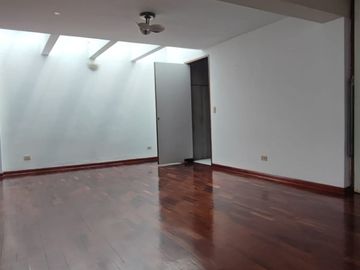 ALQUILER DE LINDO Y AMPLIO DEPARTAMENTO DE 4 DORMITORIOS