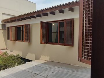 ALQUILER DE LINDO Y AMPLIO DEPARTAMENTO DE 4 DORMITORIOS
