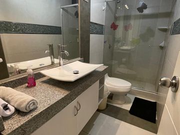 HERMOSO DEPARTAMENTO EN VENTA COMPLETAMENTE AMOBLADO EN CAYMA