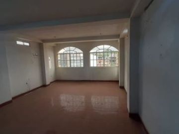 Venta de casa con local comercial - Jipijapa
