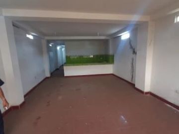 Venta de casa con local comercial - Jipijapa