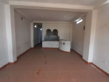 Venta de casa con local comercial - Jipijapa