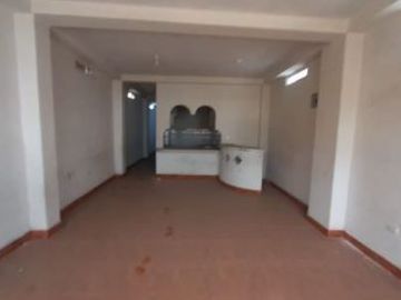 Venta de casa con local comercial - Jipijapa