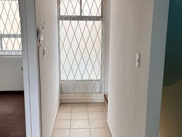 Casa de LUJO, Conj. Altos de la Colina en plena Av. Simon Bolivar