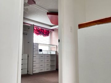 Casa de LUJO, Conj. Altos de la Colina en plena Av. Simon Bolivar