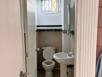 Casa de LUJO, Conj. Altos de la Colina en plena Av. Simon Bolivar