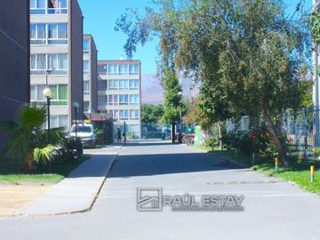 VENDEMOS Dpto. a pasos del centro parcialmente amueblado