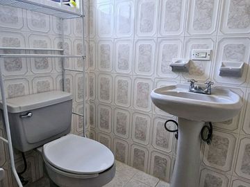Casa de 4 Recámaras con Amplios Patios y Doble Acceso – Lista para Habita