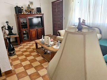 Casa de 4 Recámaras con Amplios Patios y Doble Acceso – Lista para Habita