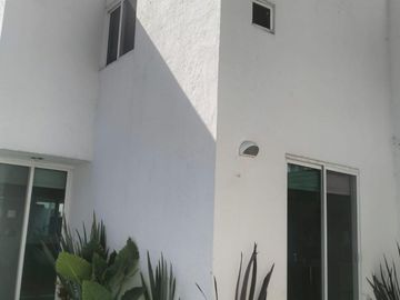 VENTA DE CASA DE 2 NIVELES EN FRACC. SITIO DEL SOL